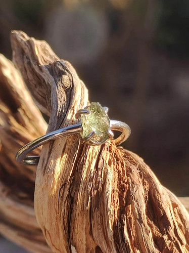Moldavite aaa - (meteorite),