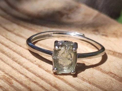 Moldavite aaa - (meteorite),