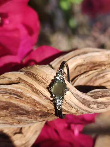 Moldavite aaa - (meteorite),
